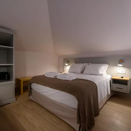 Kannas Mani Luxury -adults Friendly 14 4*