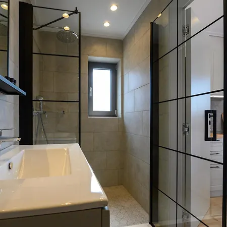 Kannas Mani Luxury -adults Friendly 14