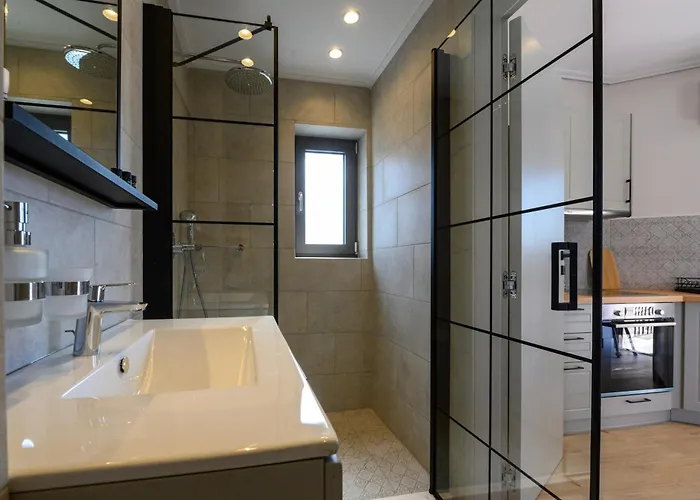 Kannas Mani Luxury -adults Friendly 14