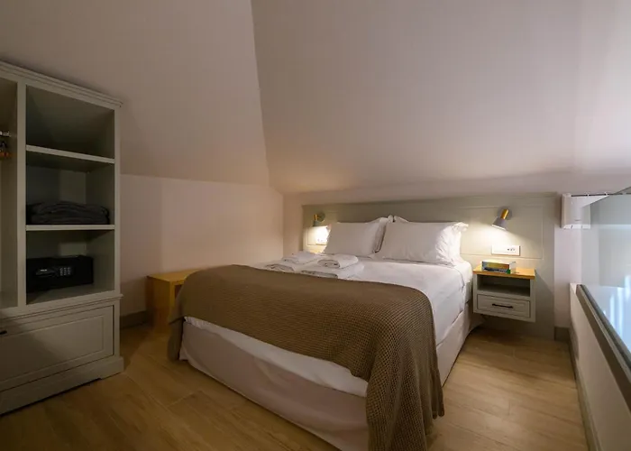 Kannas Mani Luxury -adults Friendly 14